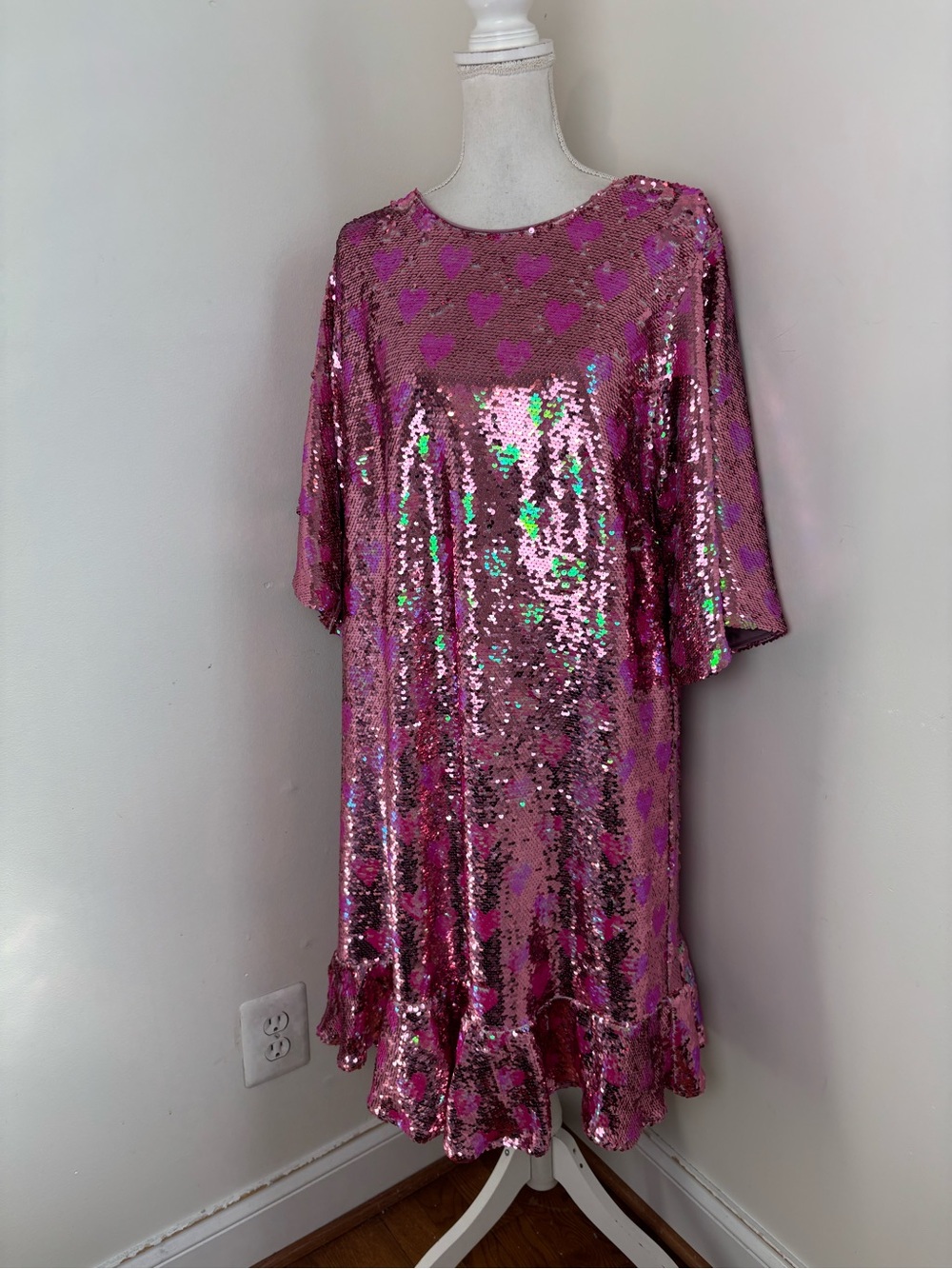 Ivy City Co Evelyn Dress features With all-over Pink Sequin Heart Pattern Size X - Picture 3 of 12